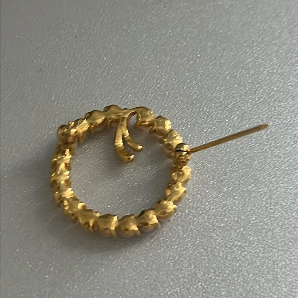 Gold and Pearl Wreath Brooch